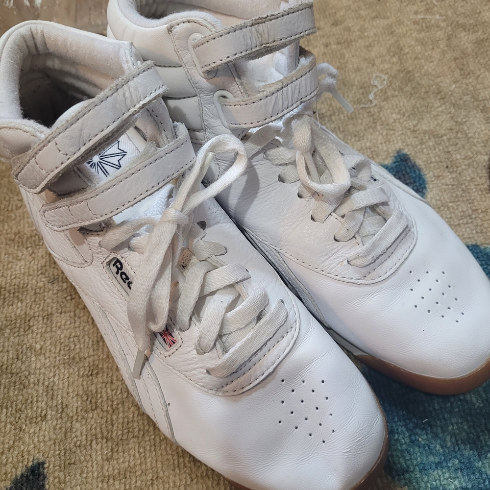 Reebok Womens White Aerobic Low-Top Sneakers with Velcro Strap